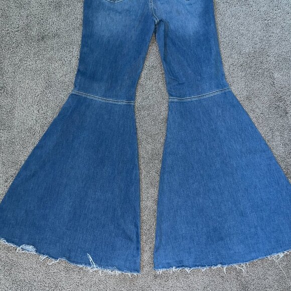 WE THE FREE JUST FLOAT ON ELEPHANT EAR BELL BOTTOM EXTREME FLARE BLUE JEANS - 31 - Picture 9 of 15